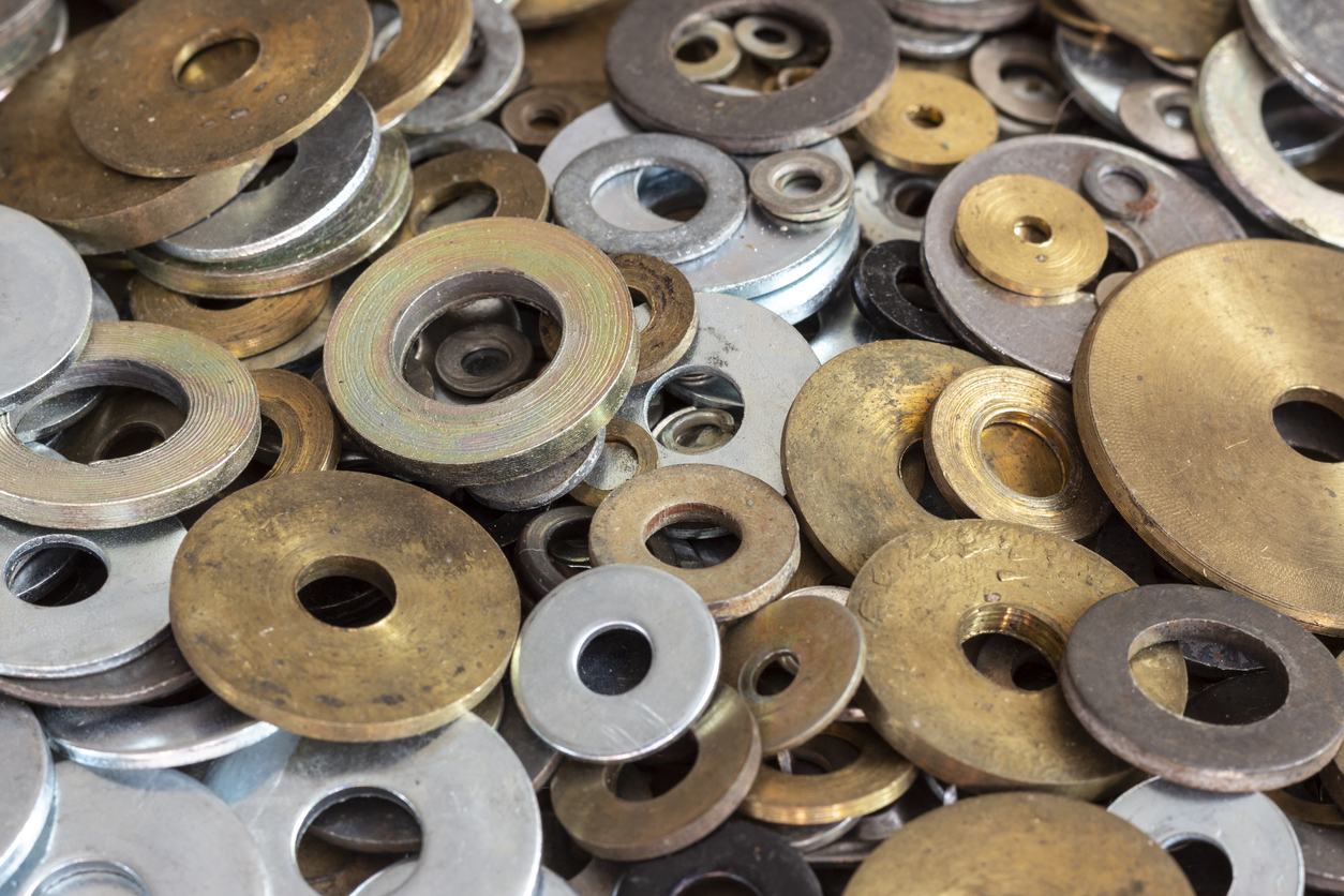 Pile of special size flat washers in mixed brass and steel finishes.